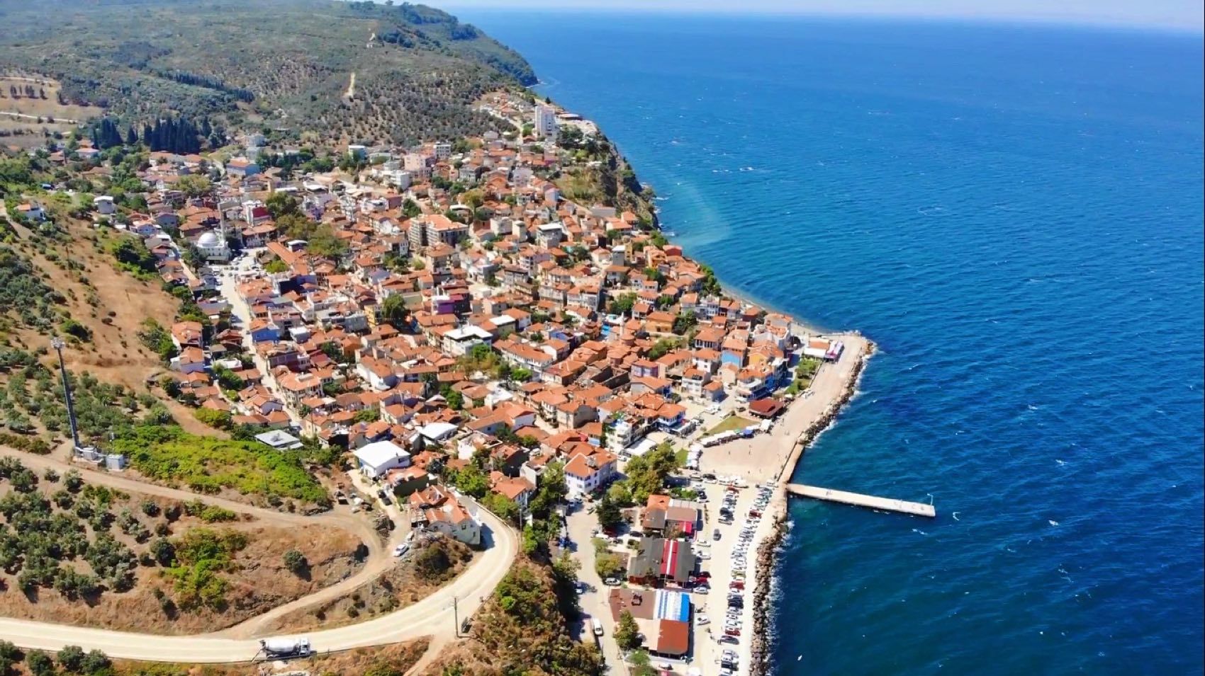 Trilye kasabasının Marmara kıyısındaki havadan görünüşü
